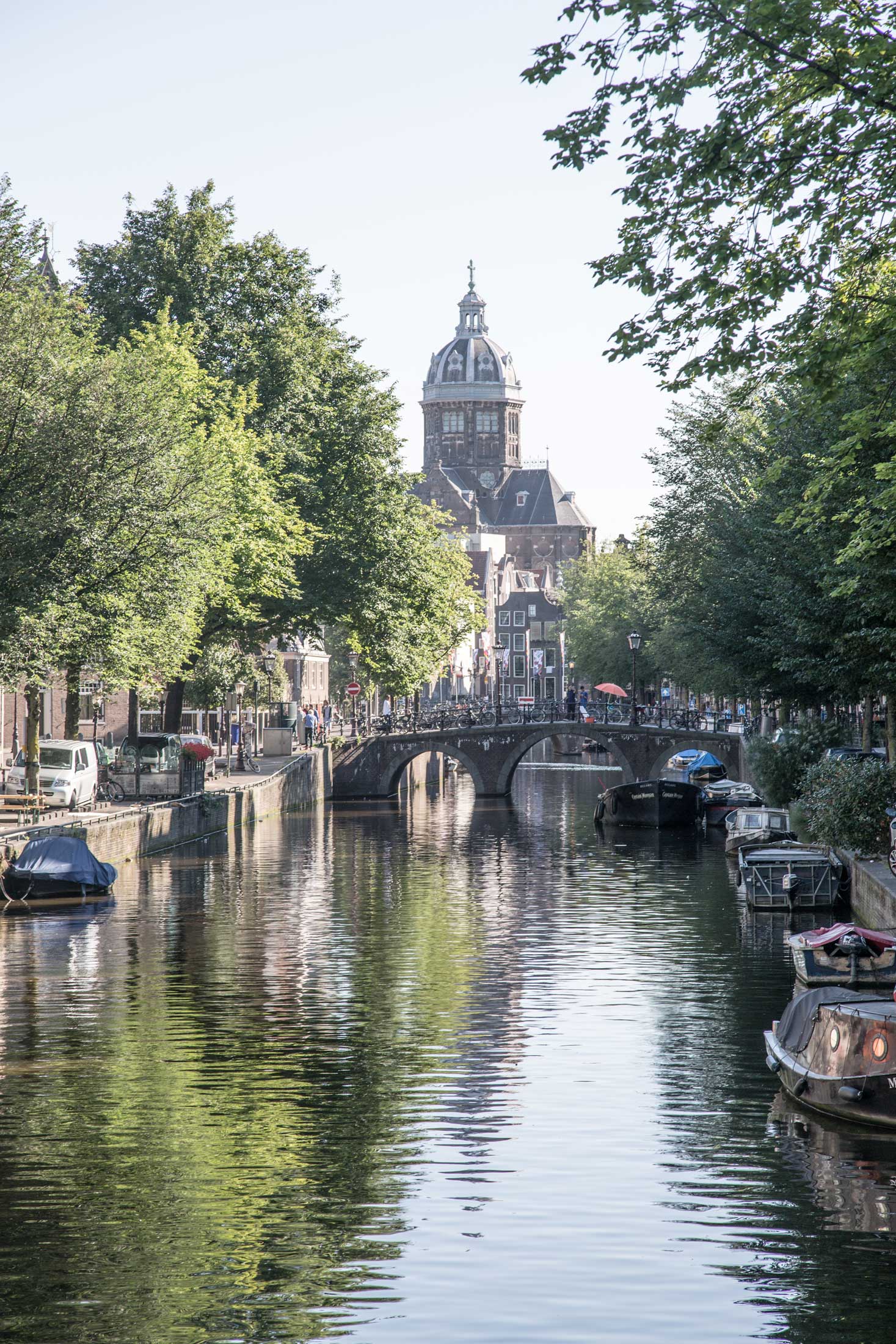 Aan de Amsterdamse grachten: geen kantoren met baliefunctie